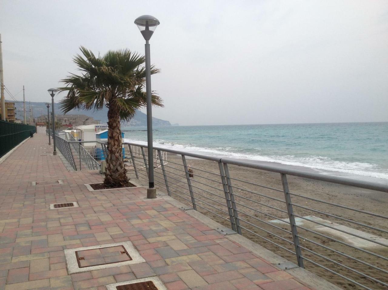 Hotel La Milanese Pietra Ligure Eksteriør billede