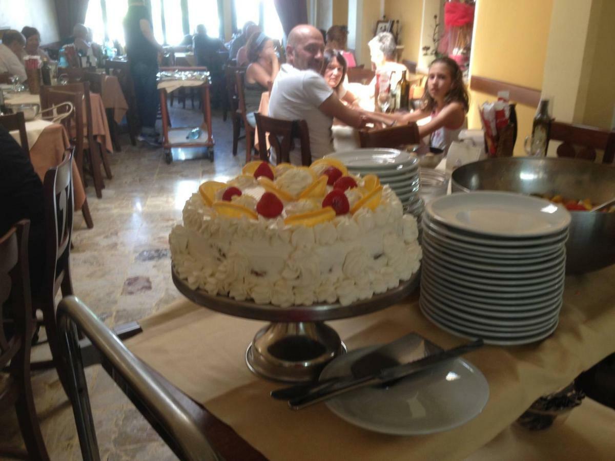 Hotel La Milanese Pietra Ligure Eksteriør billede